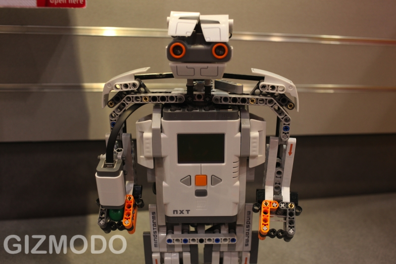 Illustration for article titled Lego Mindstorms NXT 2.0 'Bots Can Spot Their Favorite Color